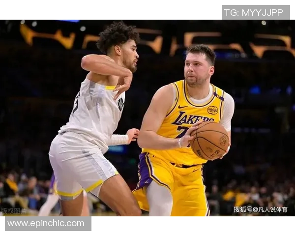 惊艳瞬间!杰伦生抢断东契奇后场运球,随即完成反击暴扣!(杰伦格林和东契奇) 惊艳瞬间!杰伦生抢断东契奇后场运球,随即完成反击暴扣!(杰伦格林和东契奇)